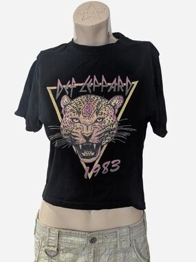 Def Leppard Black Graphic Cropped Band Tee